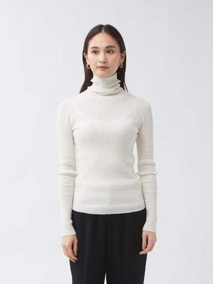 シームレスタートルニット