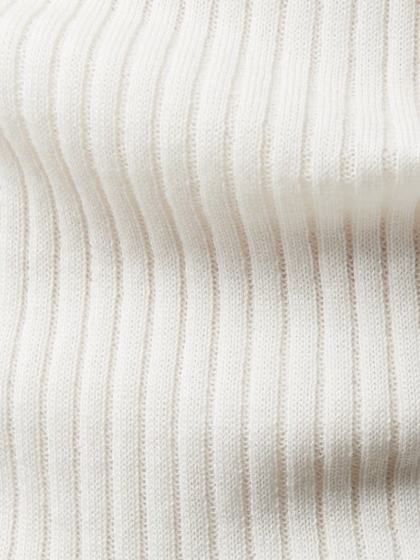 シームレスタートルニット