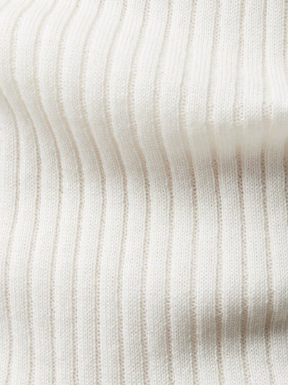 シームレスタートルニット