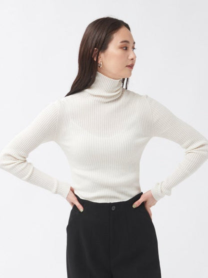 シームレスタートルニット