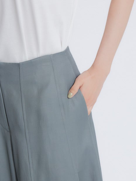 タックワイドフレアパンツ