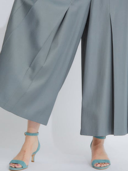 タックワイドフレアパンツ