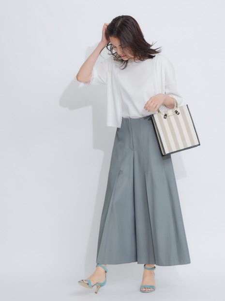 タックワイドフレアパンツ