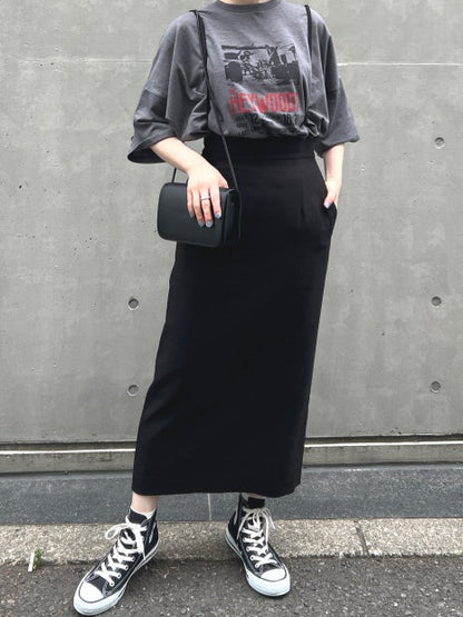 サスペンダータイトスカート
