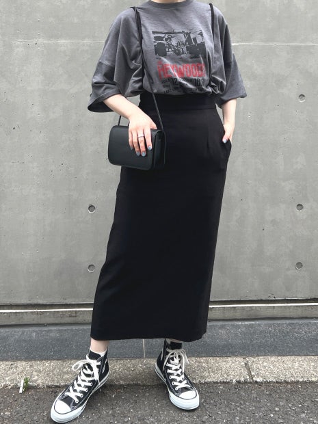 サスペンダータイトスカート