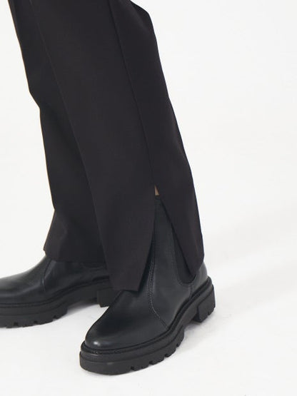 パウダリーストレッチスリットパンツ