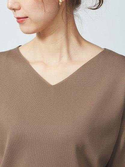 Vネックストレッチニット