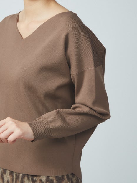 Vネックストレッチニット