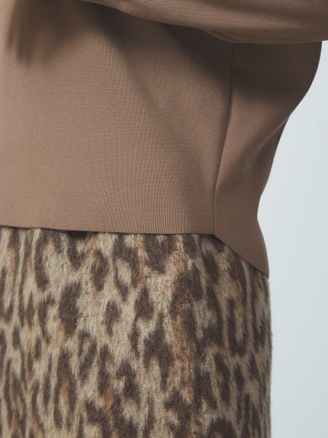 Vネックストレッチニット