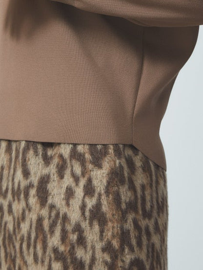 Vネックストレッチニット