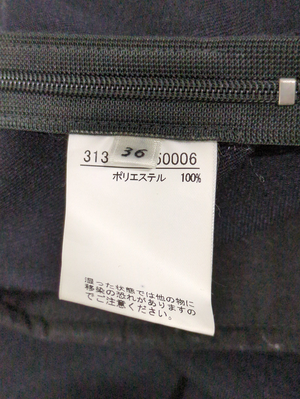 タックテーパードパンツ