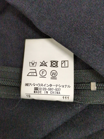 タックテーパードパンツ