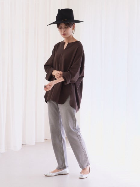 スリットネックカットソープルオーバー