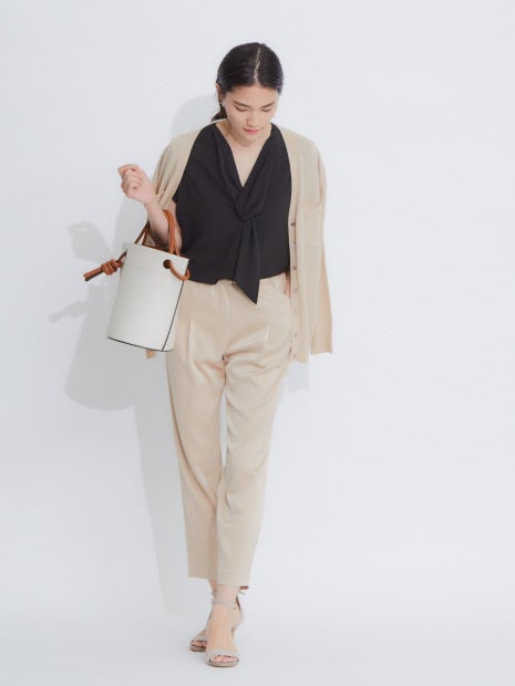 サテンタックドロストパンツ