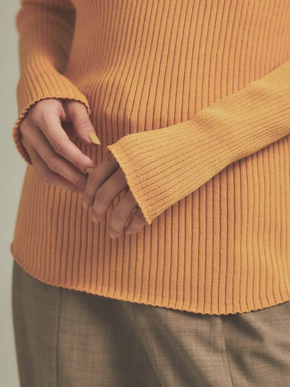 シームレスボートネックニット