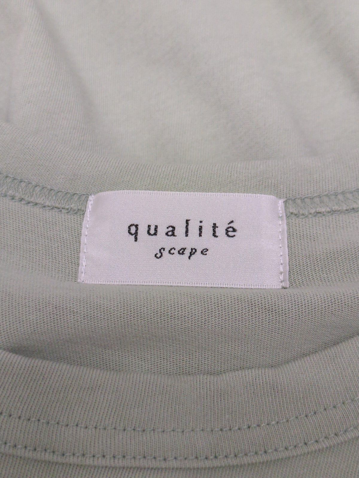 バックフリルTシャツ