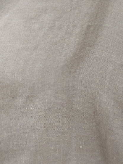 麻バックスリットVネックシャツ