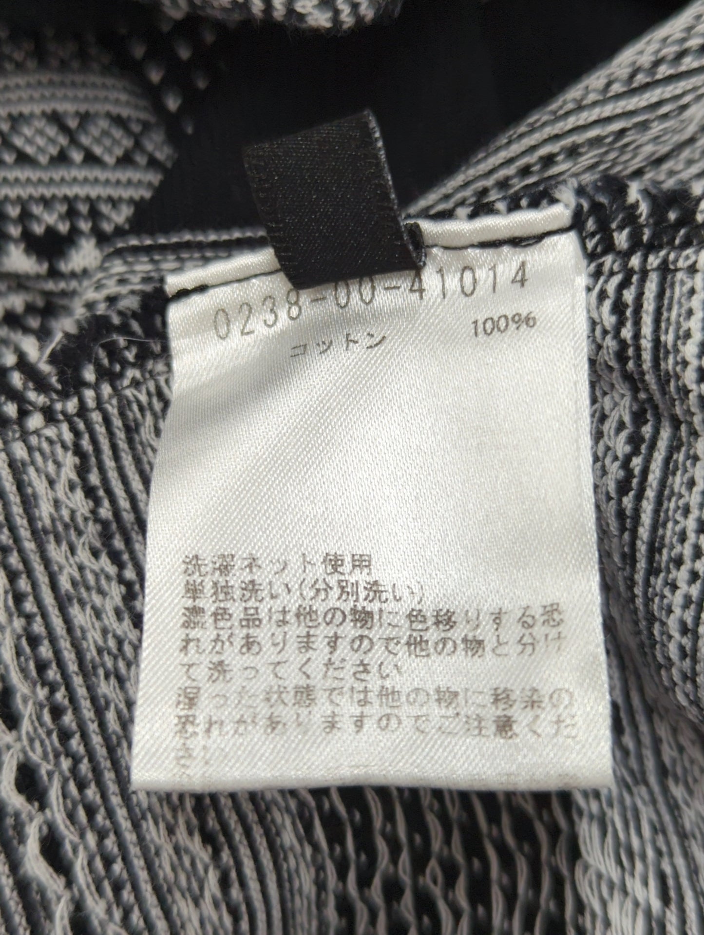 コンパクトツイストVネック半袖ニット