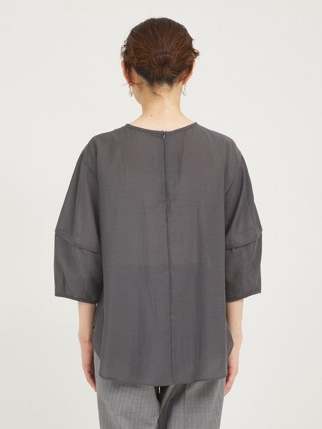 ボリュームスリーブシアーブラウス