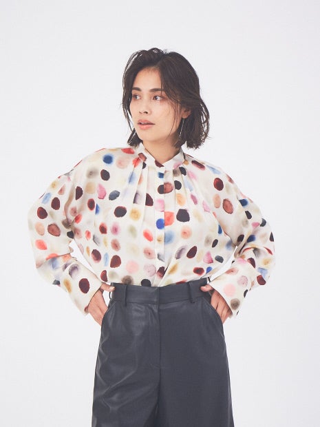 ウォータードットブラウス