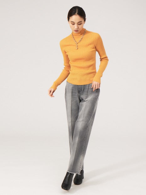 シームレスタートルニット