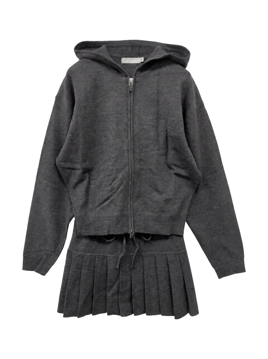 ZIP UP PARKA & PLEATED MINI SK