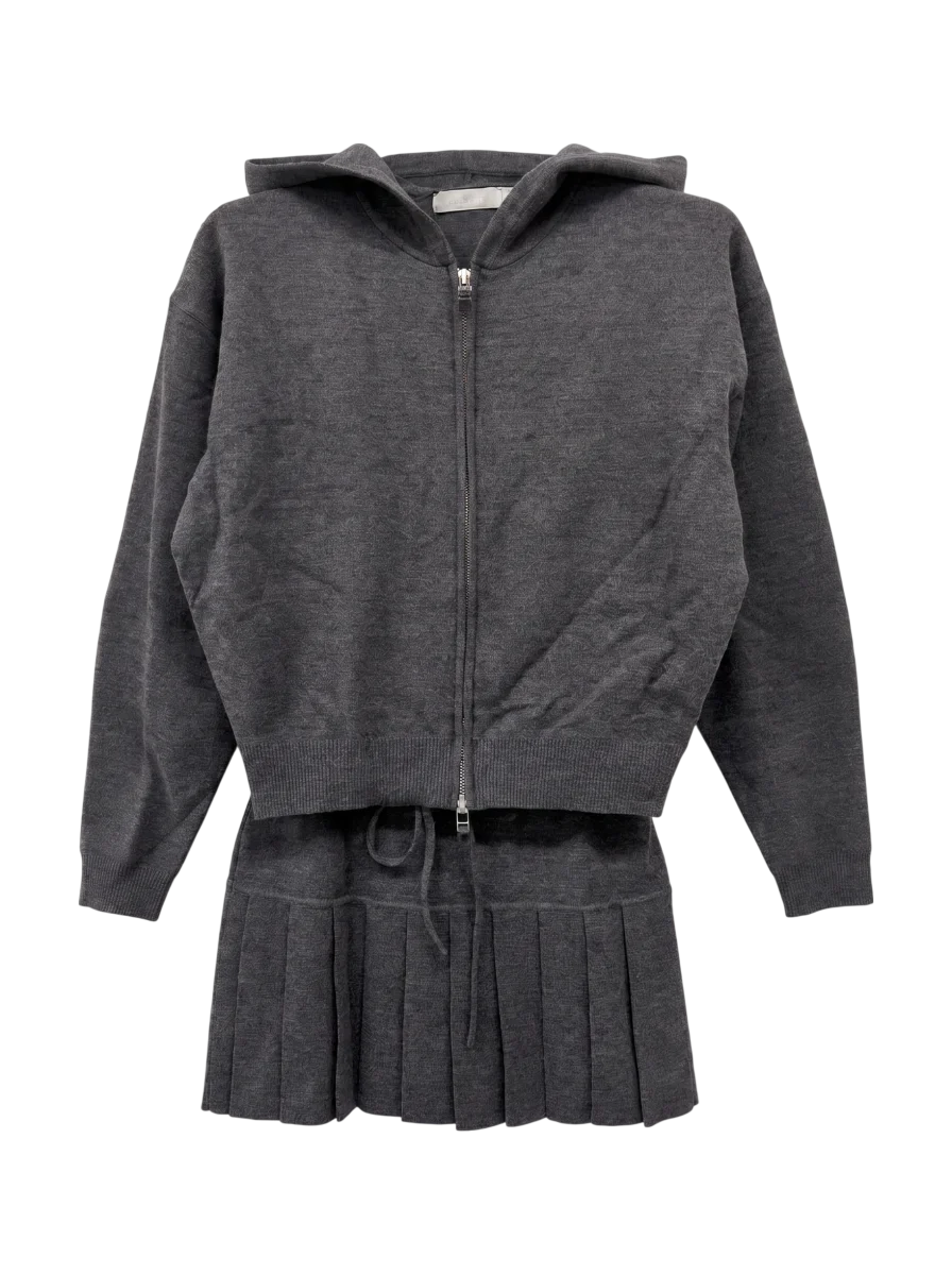 ZIP UP PARKA & PLEATED MINI SK