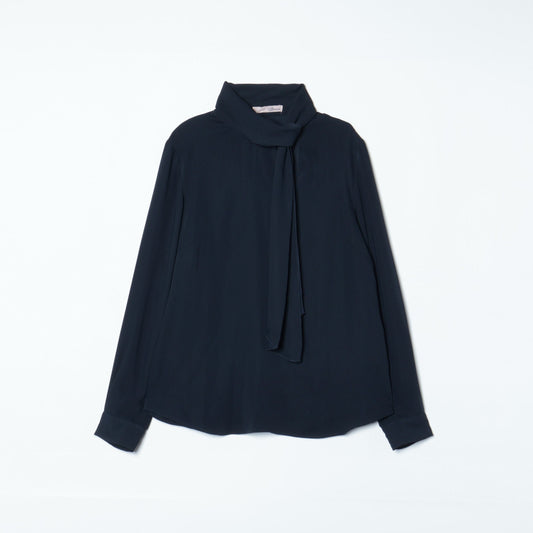 マットサテン アシンメトリースカーフ風ブラウス