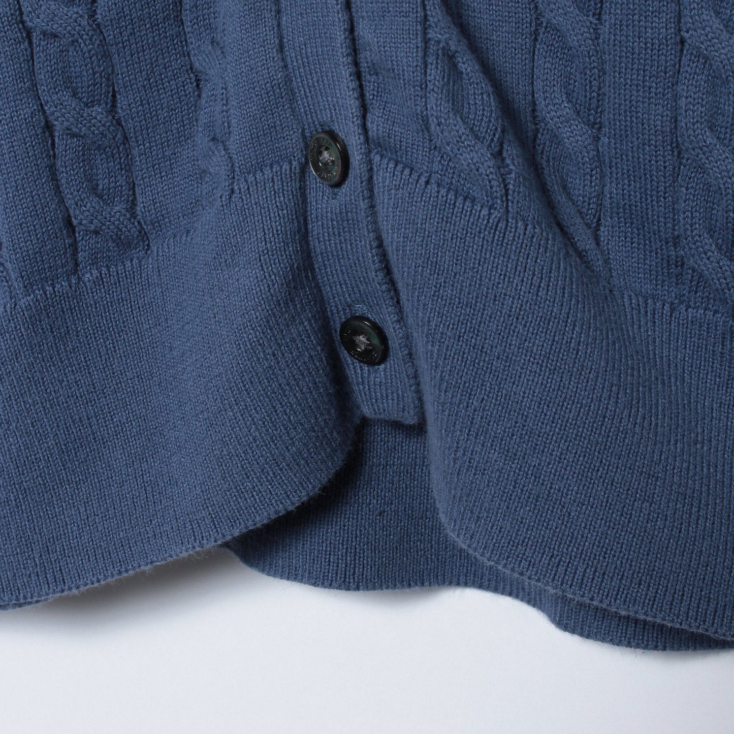 コンパクトギザコットン ケーブルクルーネックニットカーディガン