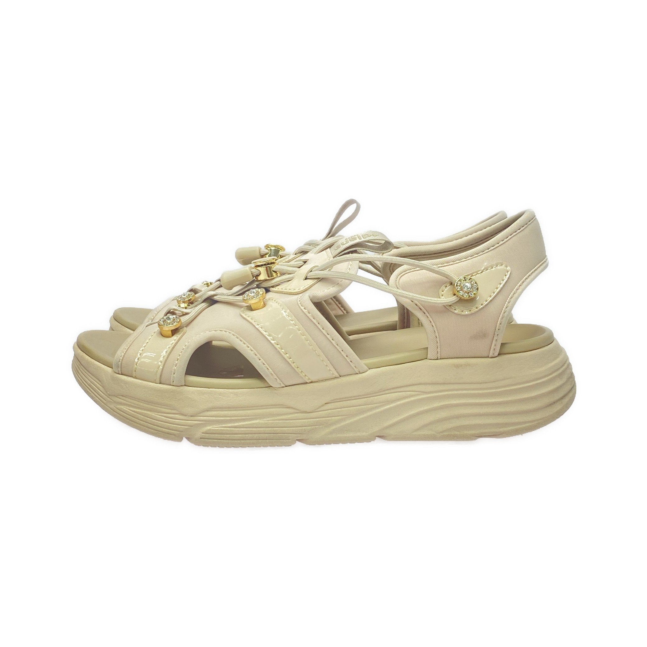 【+diana】 ベージュストレッチフハク ジンコウエナメル　スポーツサンダル diana | サンダル(BL54585) | ベージュストレッチフハク