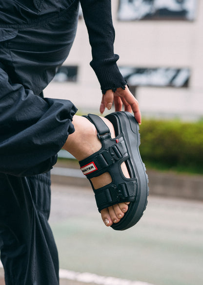 ユニセックス シティ リベル ネオ レザー バックル サンダル