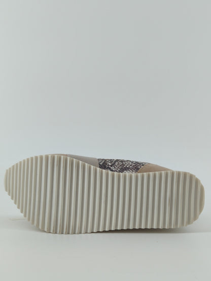 LACE UP PLATFORM SOLE SNEAKERS