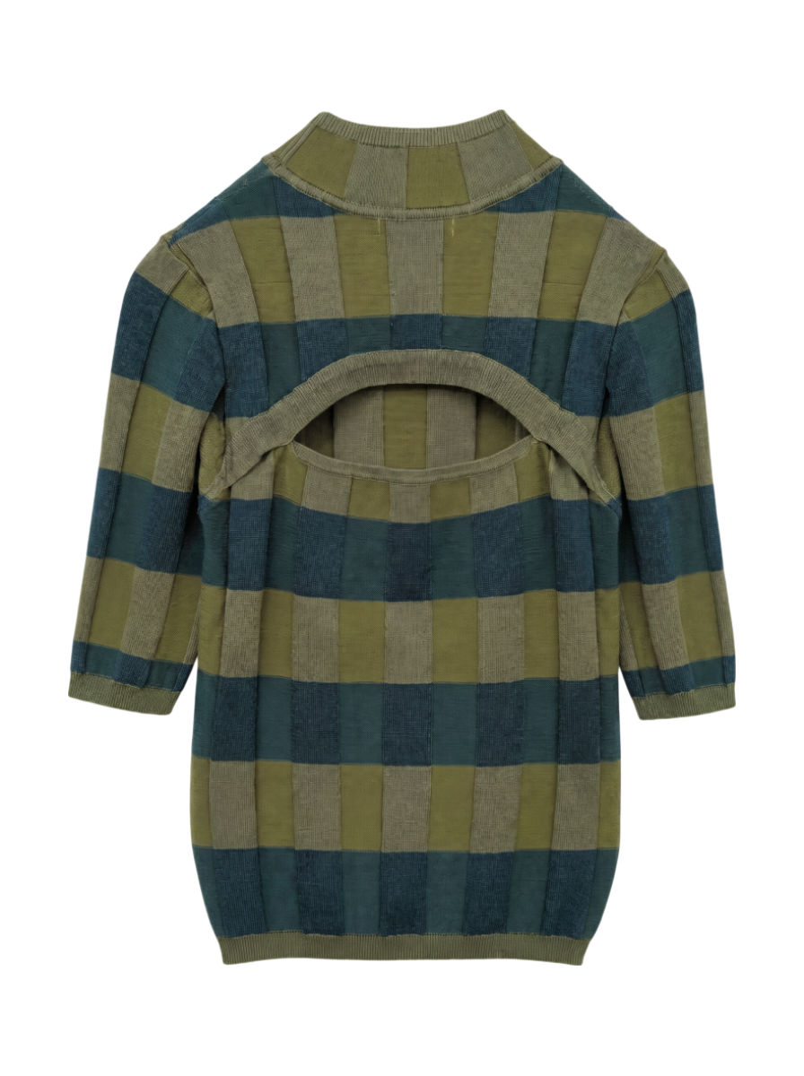 バックオープンニット