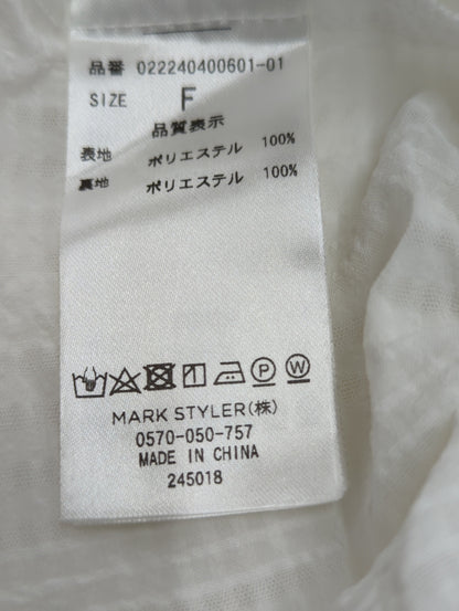 フリルペプラムトップス