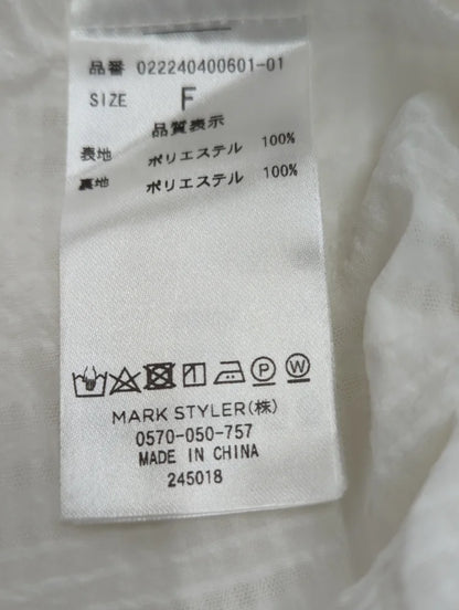 フリルペプラムトップス