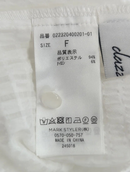 リボンタイラッフルブラウス