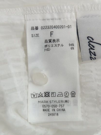 リボンタイラッフルブラウス