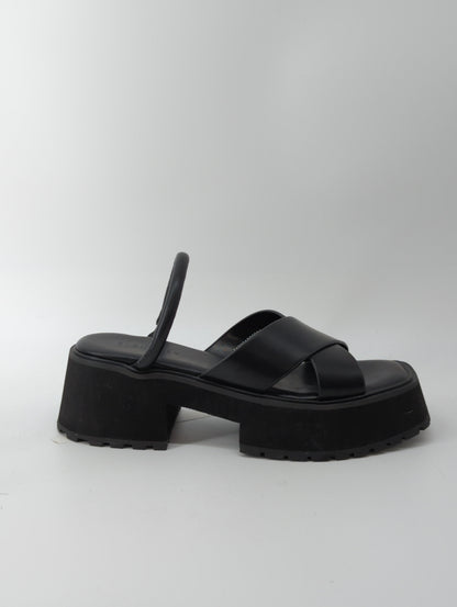 ASYMMETRY SANDAL