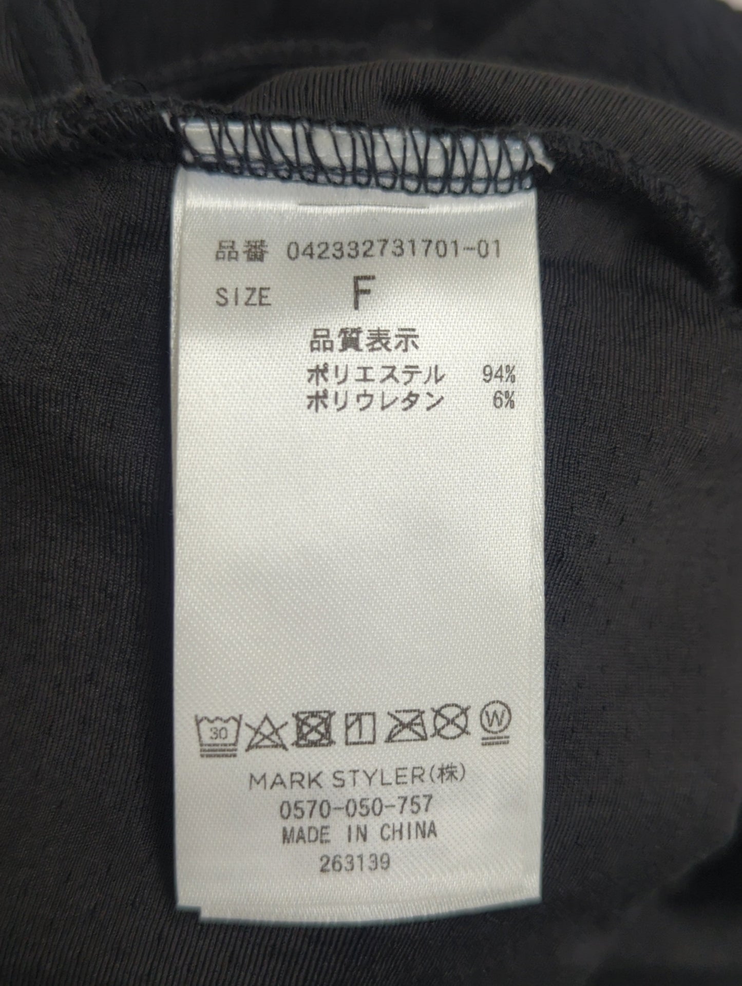 バックタイスカーフTシャツ