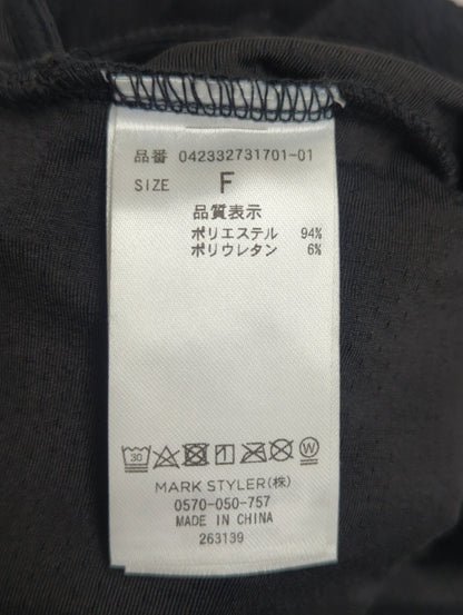 バックタイスカーフTシャツ