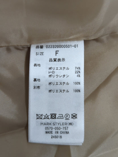 バックプリーツトレンチコート