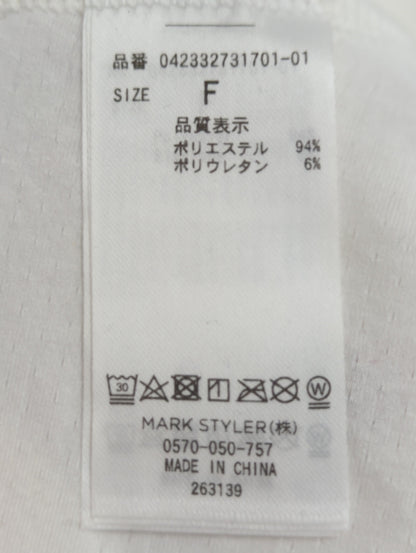 バックタイスカーフTシャツ
