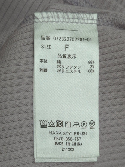 Muoversi liberamenteテレコタートルトップス