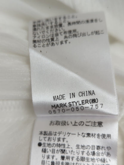 ラッフルシャイニーブラウス