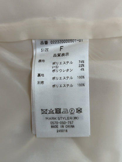 バックプリーツトレンチコート