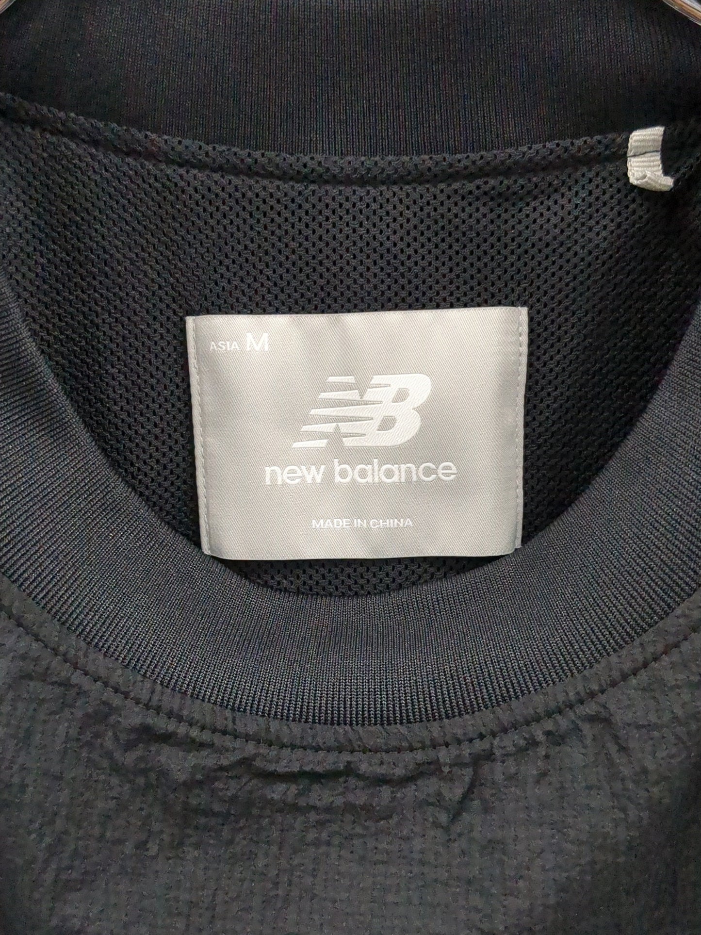 NB Grey ウーブン Tシャツ