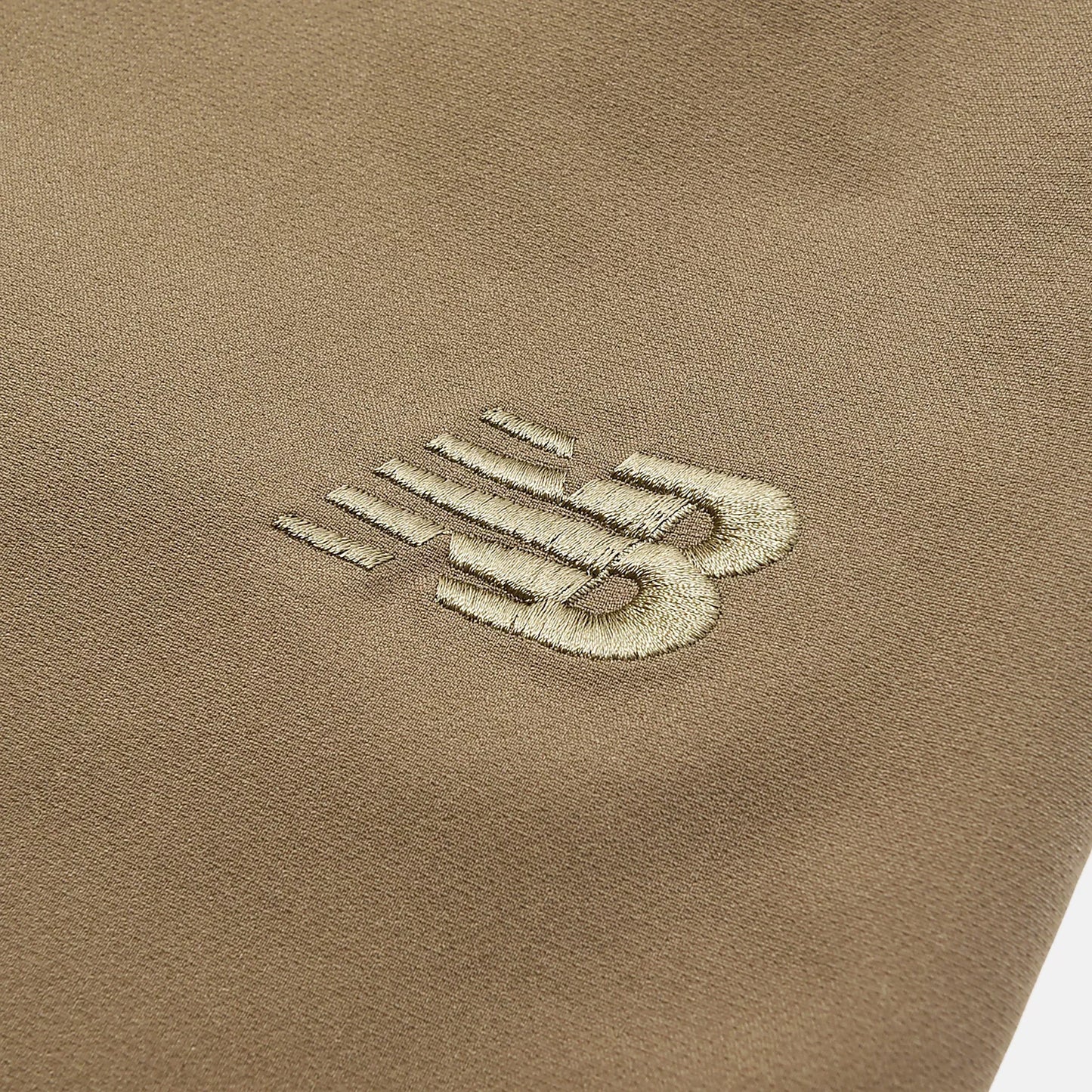 スリムテーパードパンツ