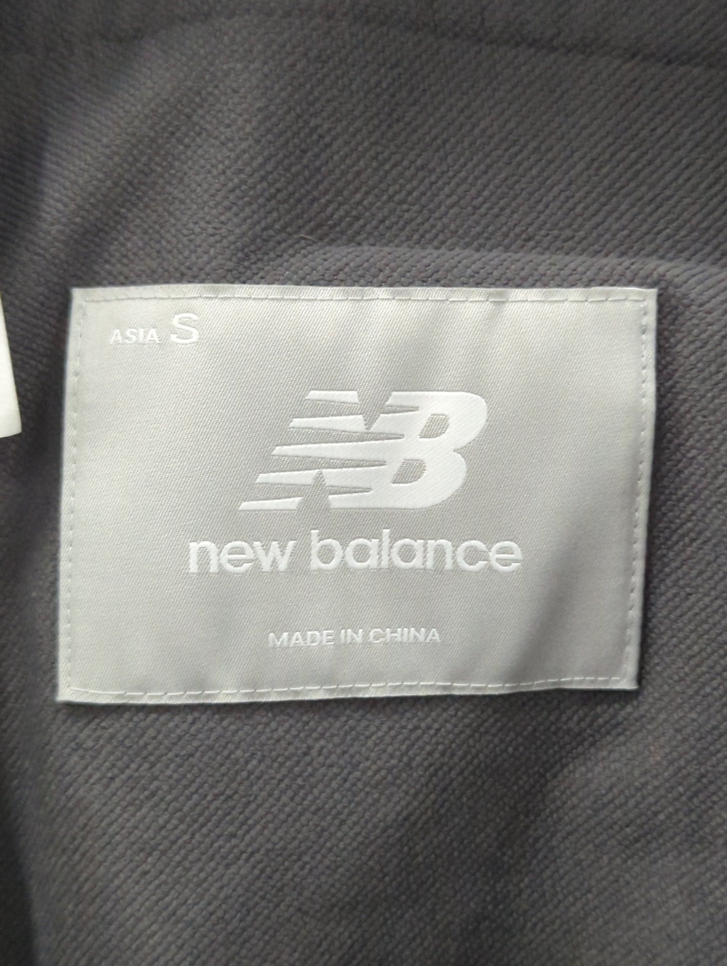 NB GREY テーパードパンツ