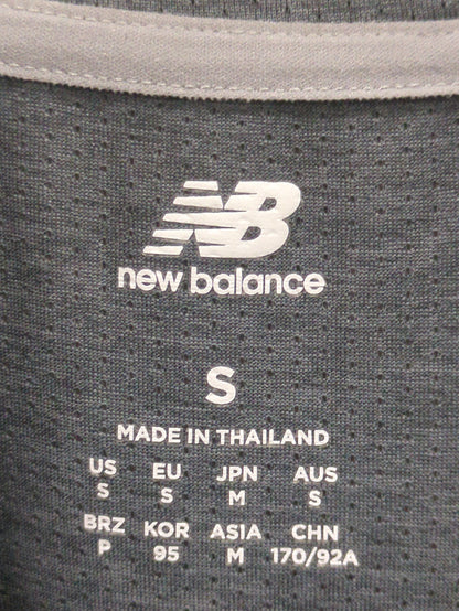 Athletics グラフィック ショートスリーブTシャツ