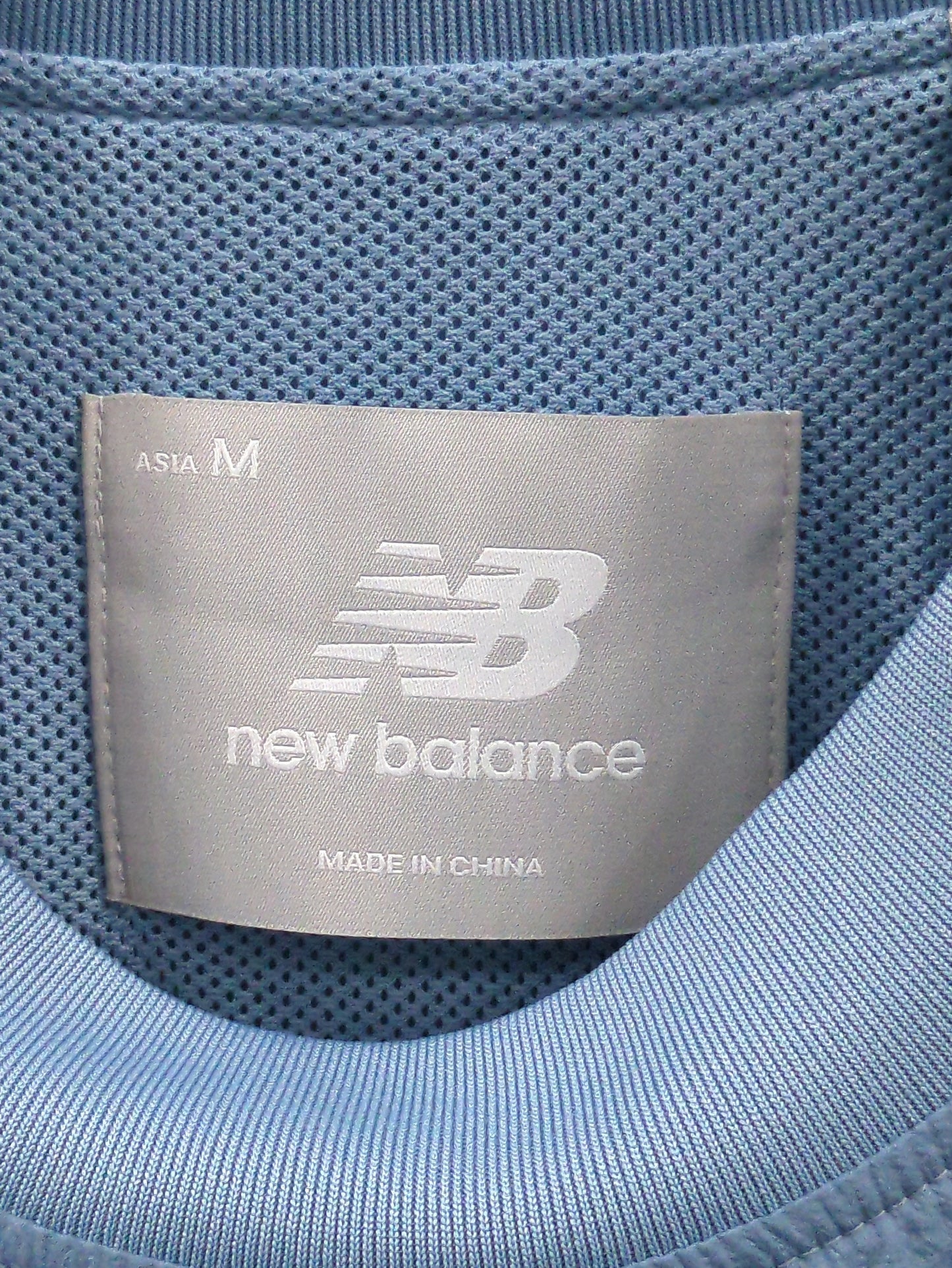NB Grey ウーブン Tシャツ